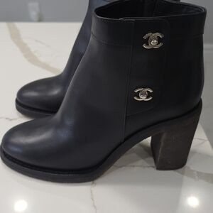 100% AUTHENTIC CHANEL Black Leather CC-Emblem Ankle Boots